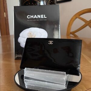 Like New Chanel Coco Mark Black Patent Leather Wallet